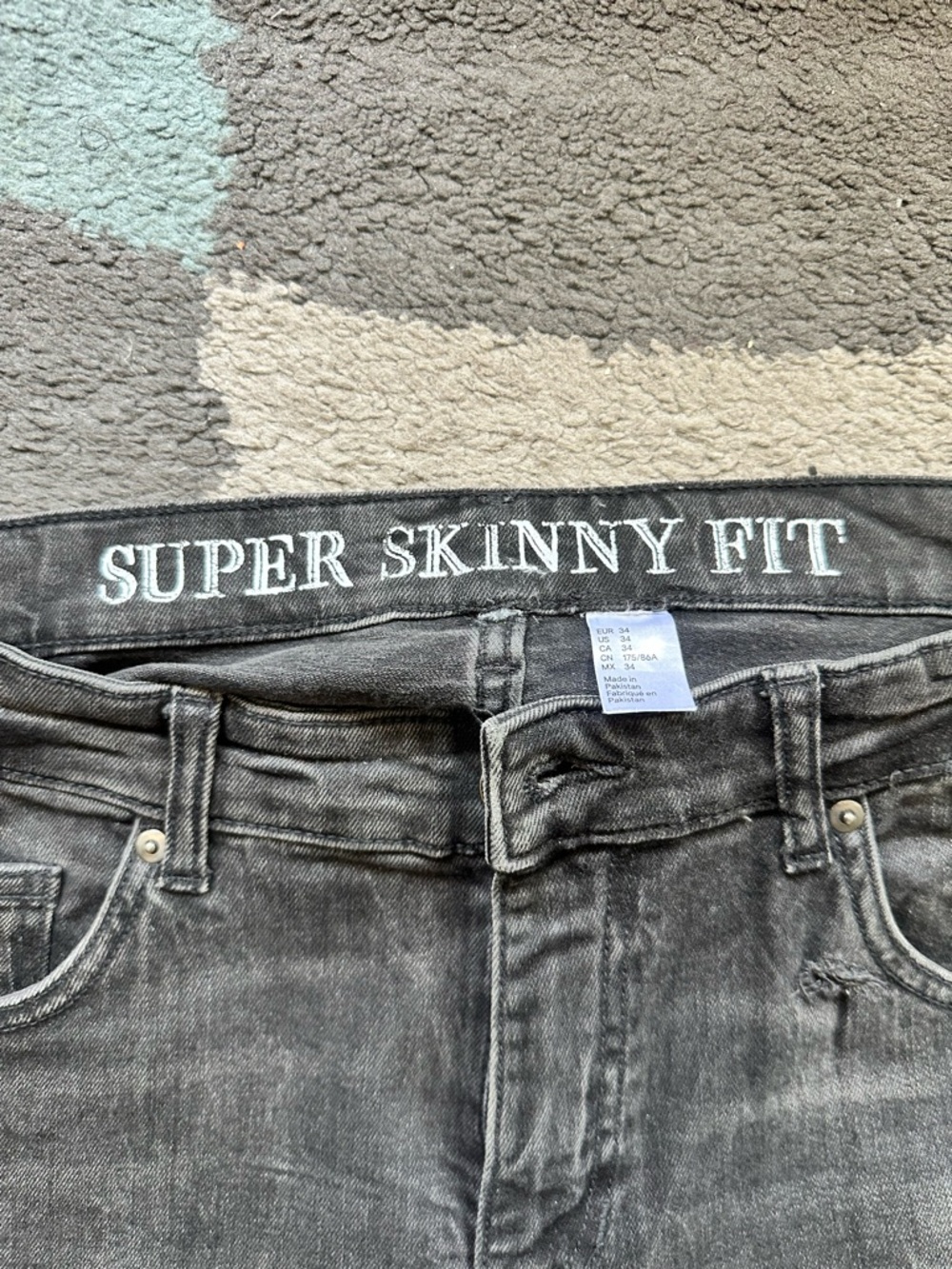H&M Super Skinny Fit Jeans - Washed Black - Picture 3 of 4